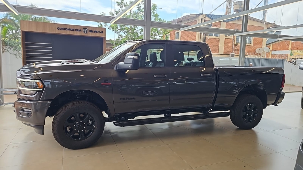 ram 3500 laramie nigth edition 4x4