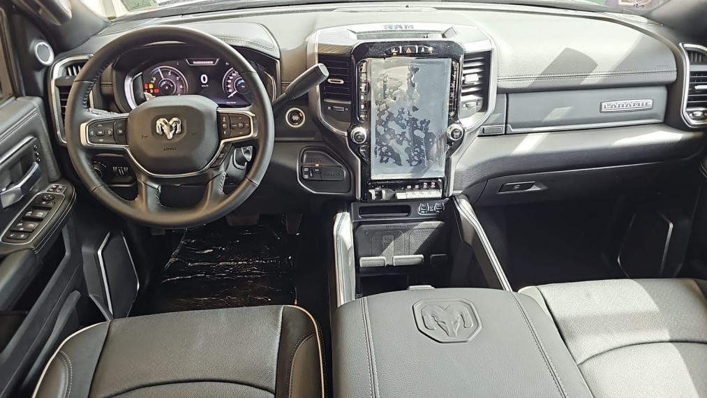 ram 3500 laramie nigth edition 4x411