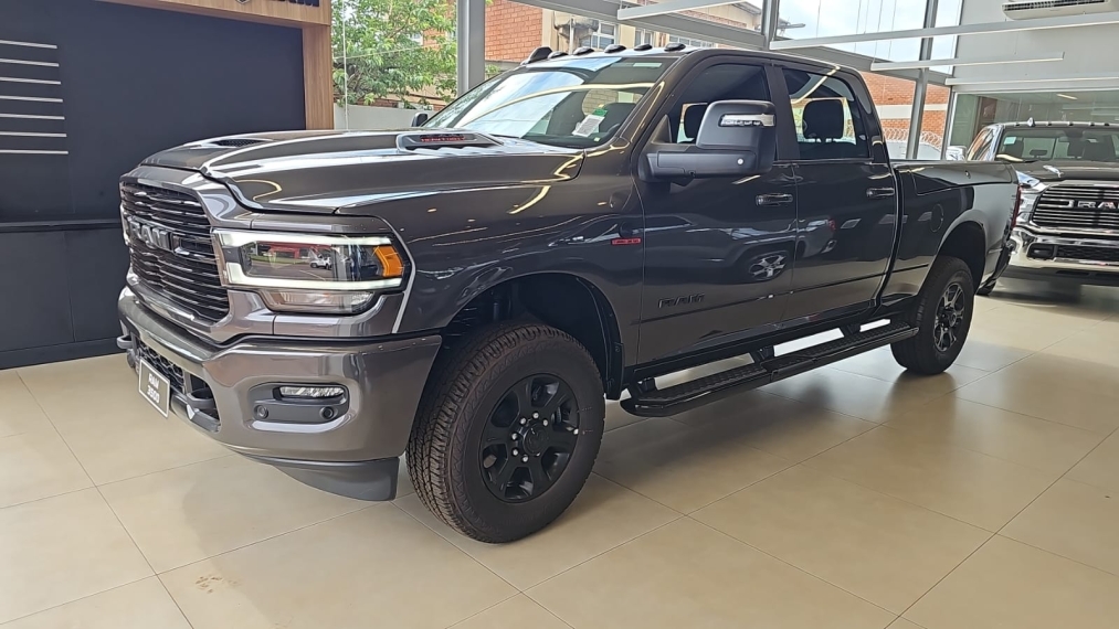 ram 3500 laramie nigth edition 4x4