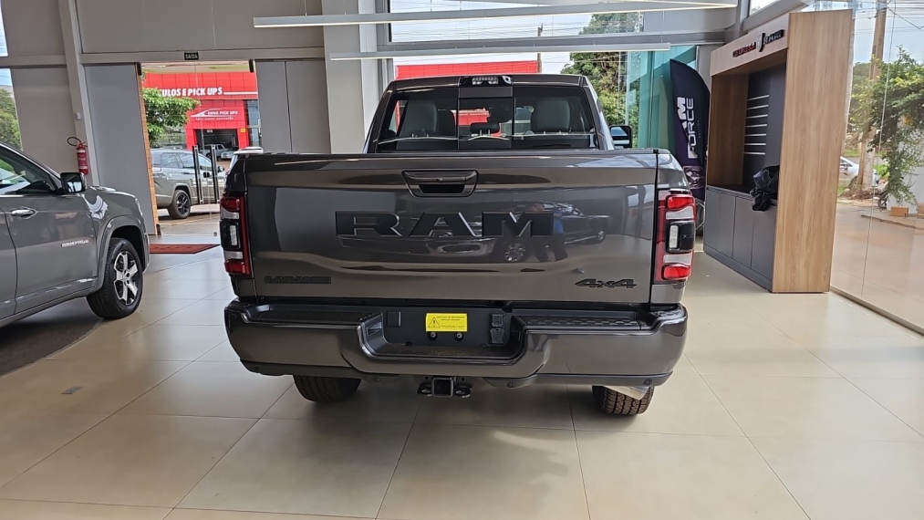 ram 3500 laramie nigth edition 4x45