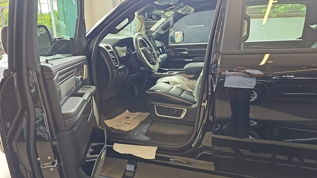 nova ram 1500 laramie nigth edition 3.07