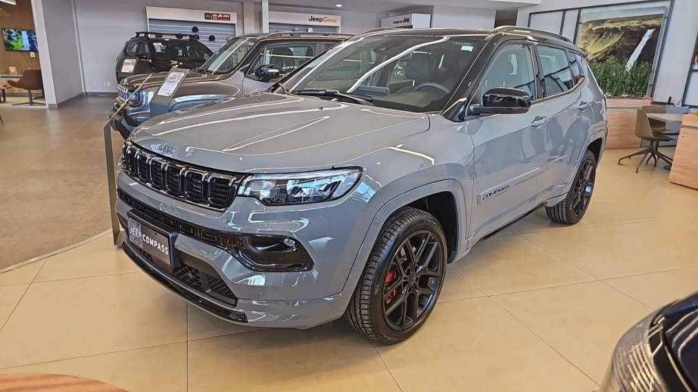 jeep compass blackhawk 2.0 gas 272cv jeep compass blackhawk 2.0 gas 272cv