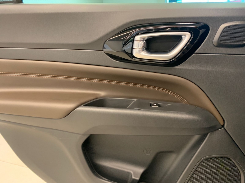 jeep commander overland t270 flex19