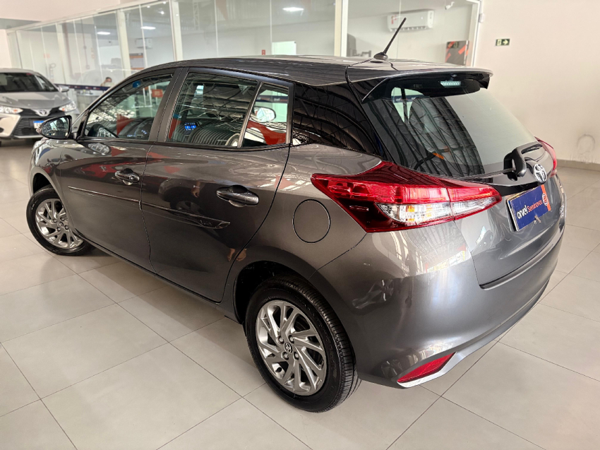 toyota yaris 1.5 16v flex xs connect multidrive 5p automatico 20234