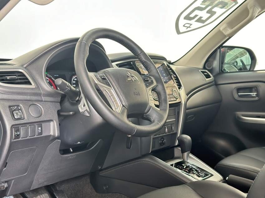 mitsubishi l200 triton sport hpe 2025