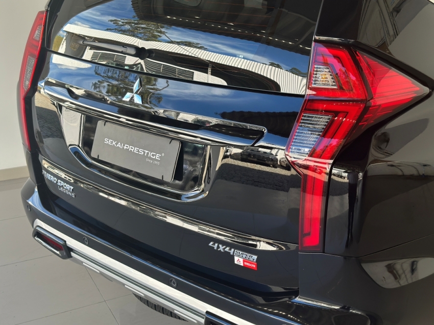 mitsubishi pajero sport legend 2024