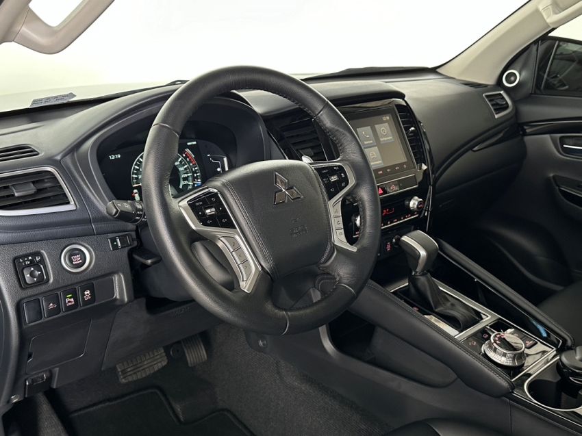 mitsubishi pajero sport legend 2024