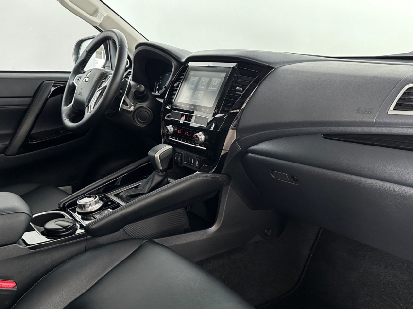mitsubishi pajero sport legend 2024