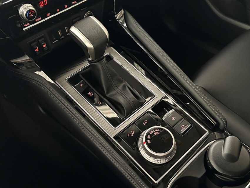 mitsubishi pajero sport legend 2024