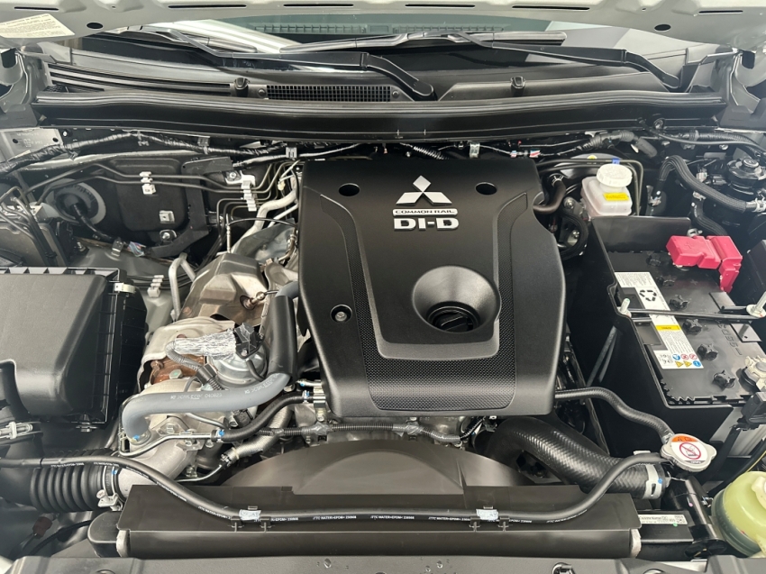 mitsubishi pajero sport legend 2024