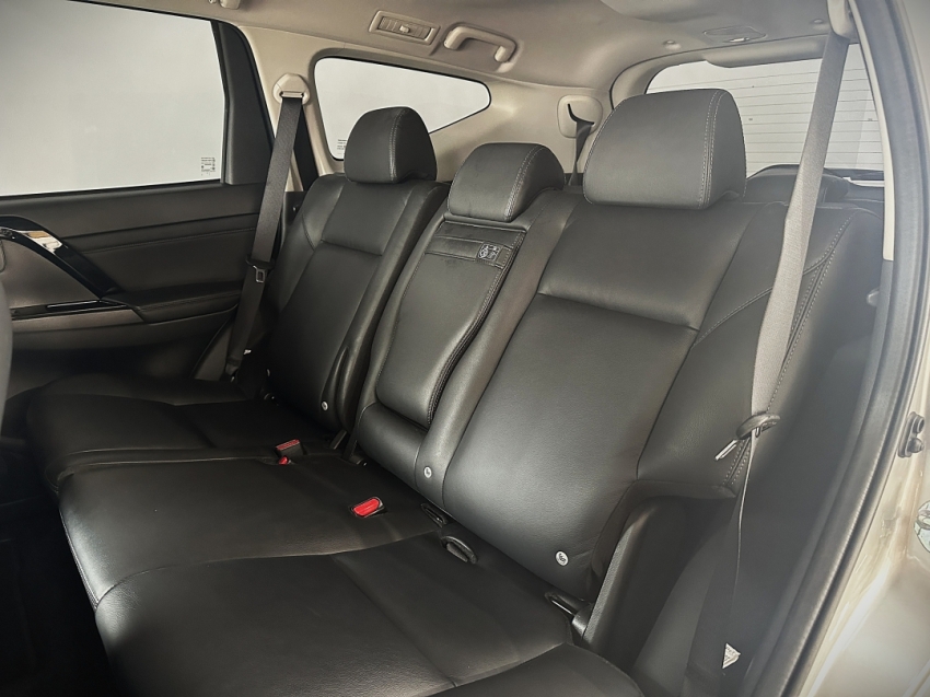 mitsubishi pajero sport legend 2024