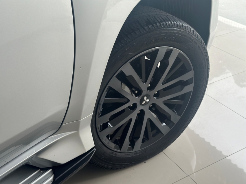 mitsubishi pajero sport legend 2024