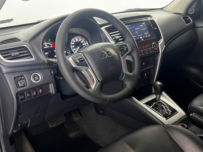 mitsubishi l200 triton sport hpes 2025