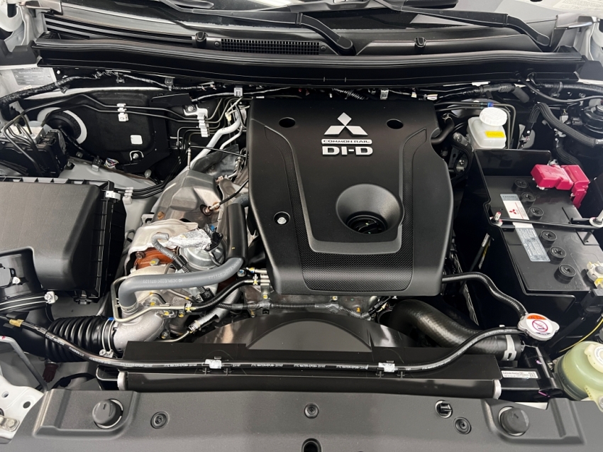 mitsubishi l200 triton sport hpes 2025