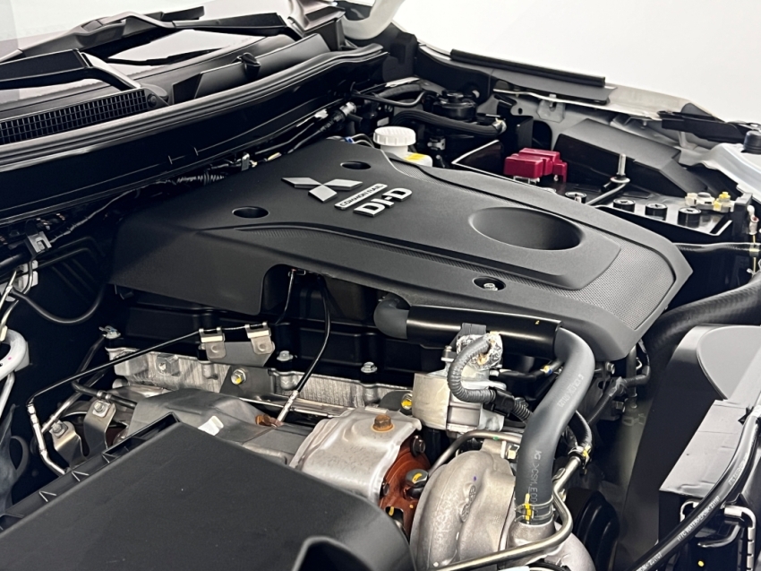 mitsubishi l200 triton sport hpes 2025