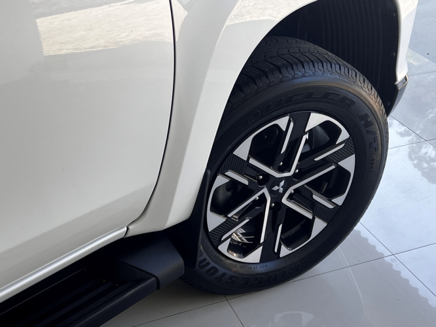 mitsubishi l200 triton sport hpes 2025