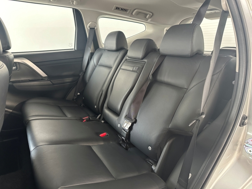 mitsubishi pajero sport hpes 2024