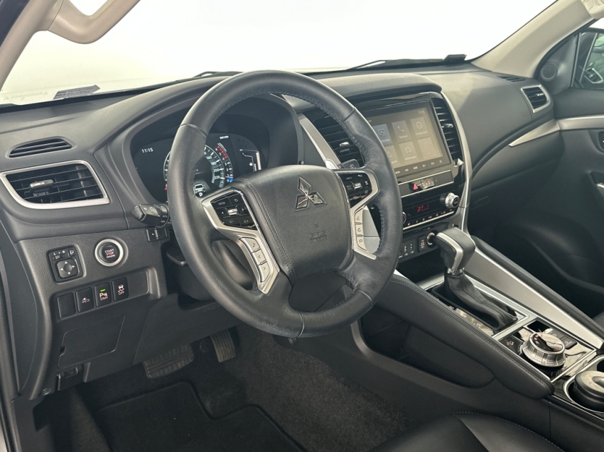 mitsubishi pajero sport hpes 2024