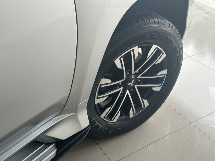 mitsubishi pajero sport hpes 2024