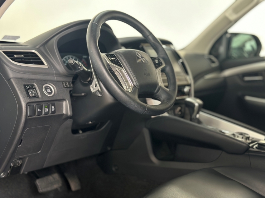 mitsubishi pajero sport hpes 2024