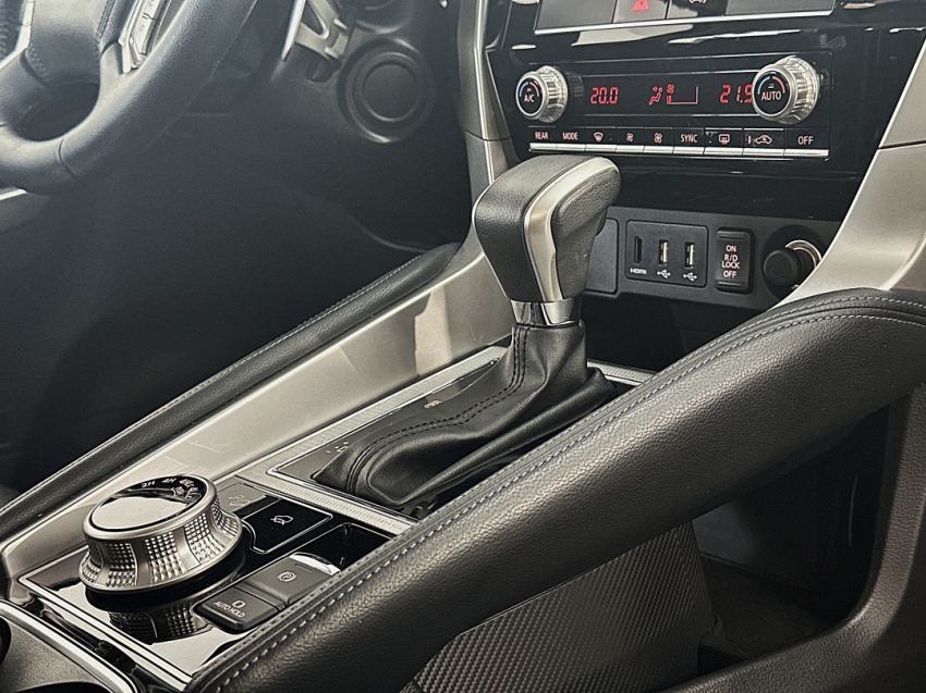 mitsubishi pajero sport hpes 2024