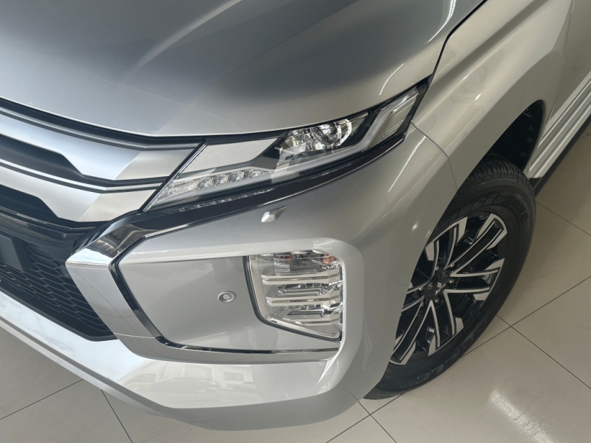 mitsubishi pajero sport hpes 2024