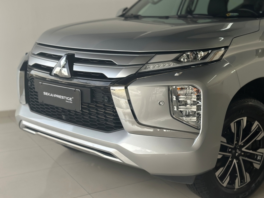 mitsubishi pajero sport hpes 2024