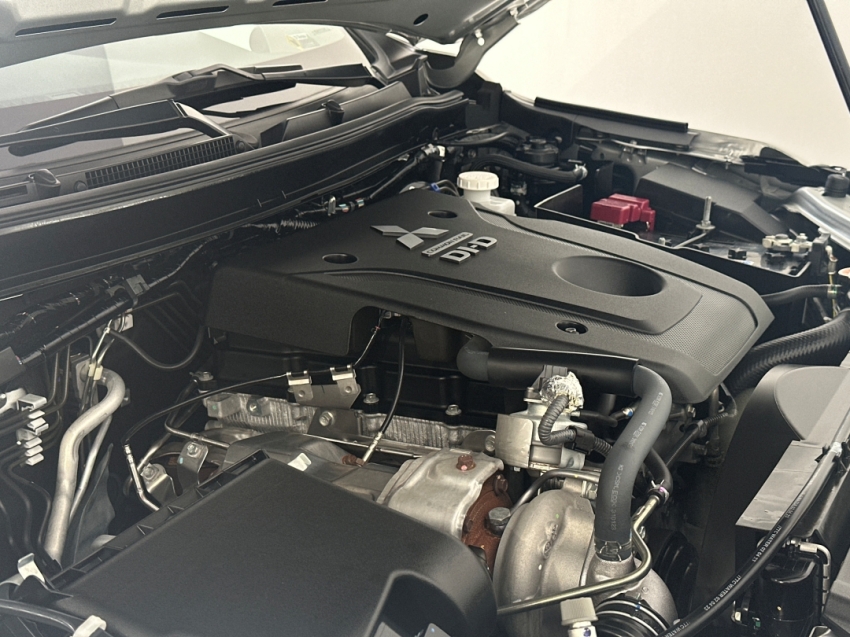 mitsubishi pajero sport hpes 2024