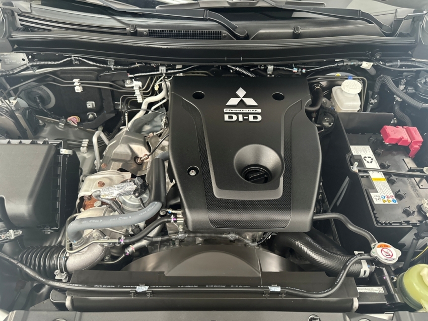 mitsubishi pajero sport hpes 2024