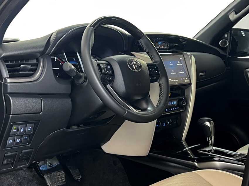 toyota hilux sw4 diamond 2024