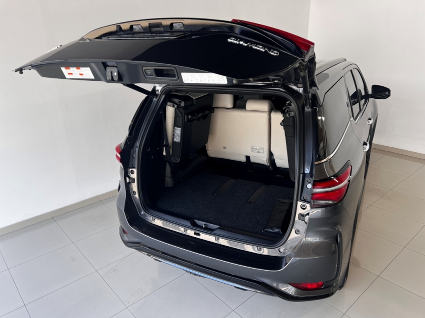 toyota hilux sw4 diamond 2024