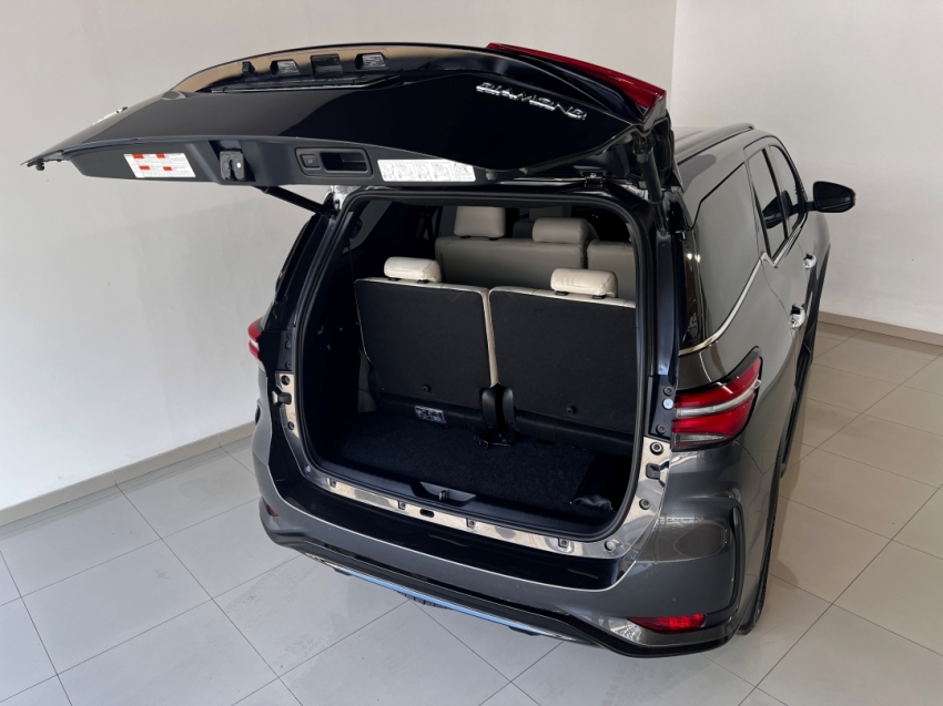 toyota hilux sw4 diamond 2024