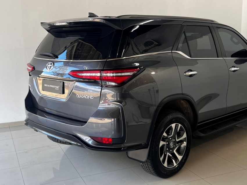 toyota hilux sw4 diamond 2024