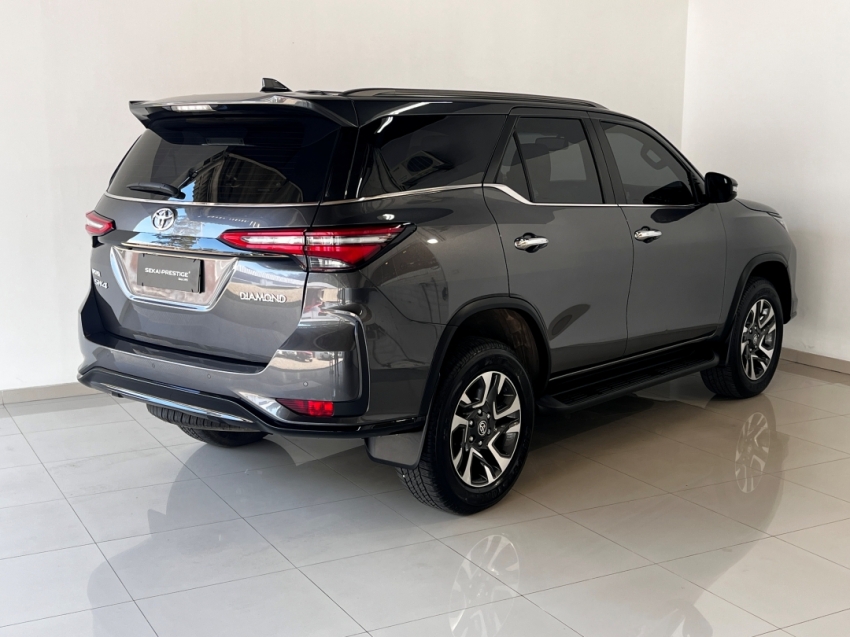 toyota hilux sw4 diamond 2024