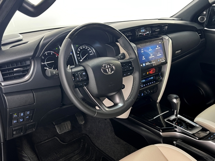 toyota hilux sw4 diamond 2024