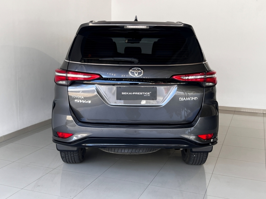 toyota hilux sw4 diamond 2024