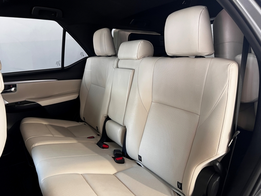 toyota hilux sw4 diamond 2024