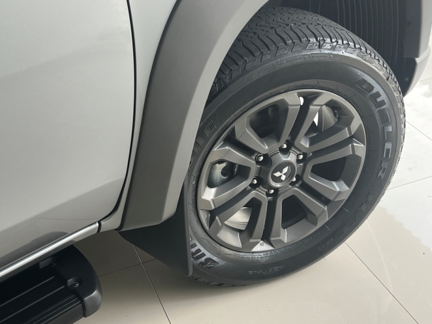 mitsubishi l200 triton sport outdoor plus 2025