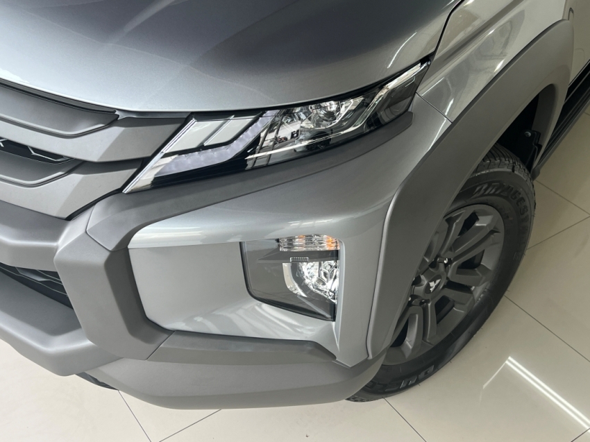 mitsubishi l200 triton sport outdoor plus 2025