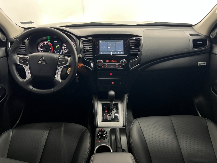 mitsubishi l200 triton sport outdoor plus 2025