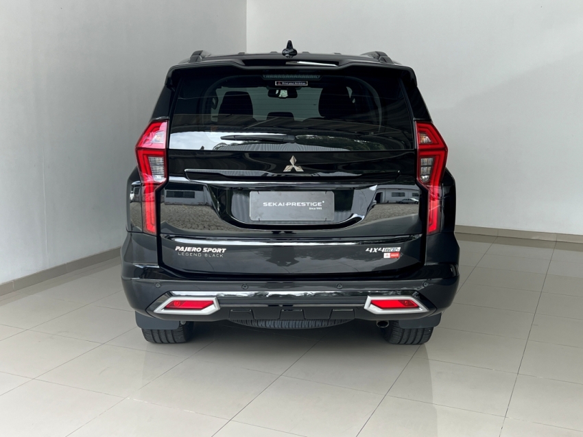 mitsubishi pajero sport legend black 2024