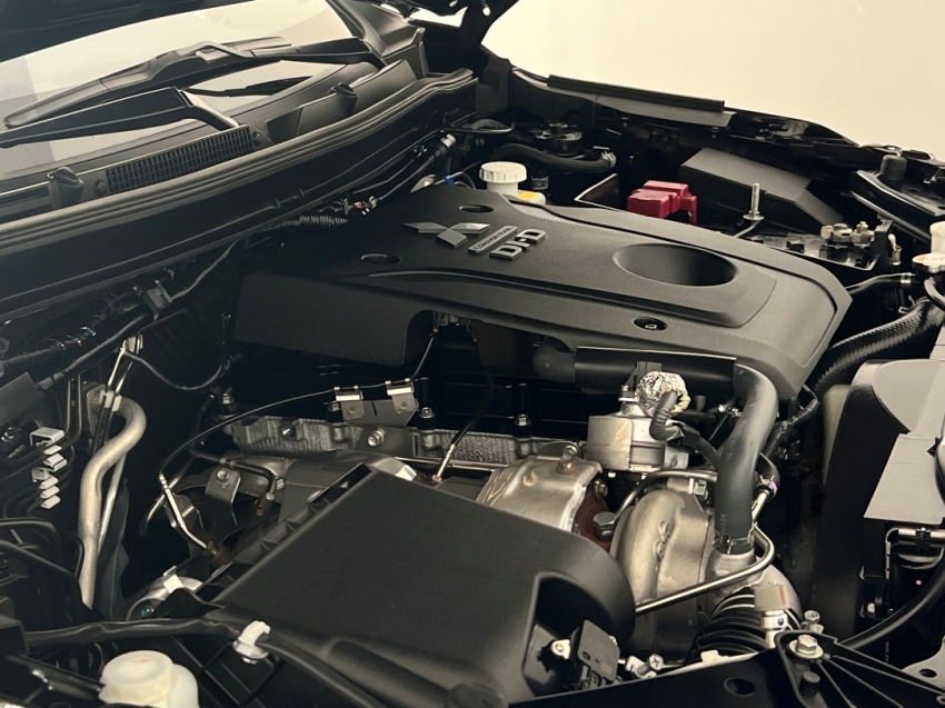 mitsubishi pajero sport legend black 2024