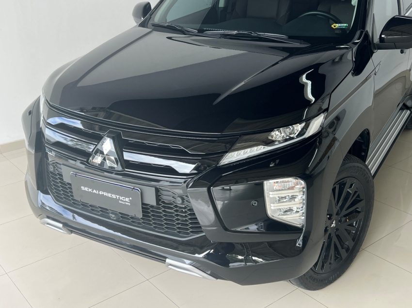 mitsubishi pajero sport legend black 2024
