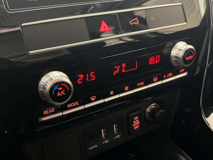 mitsubishi pajero sport legend black 2024