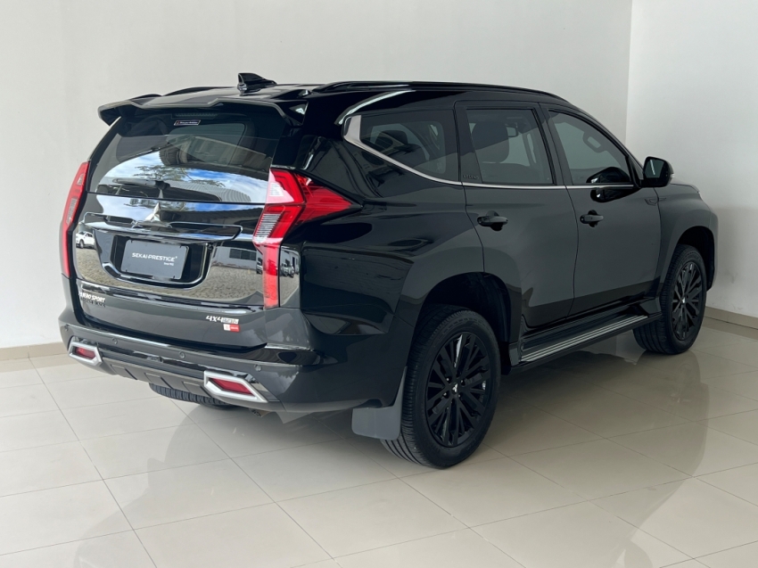 mitsubishi pajero sport legend black 2024