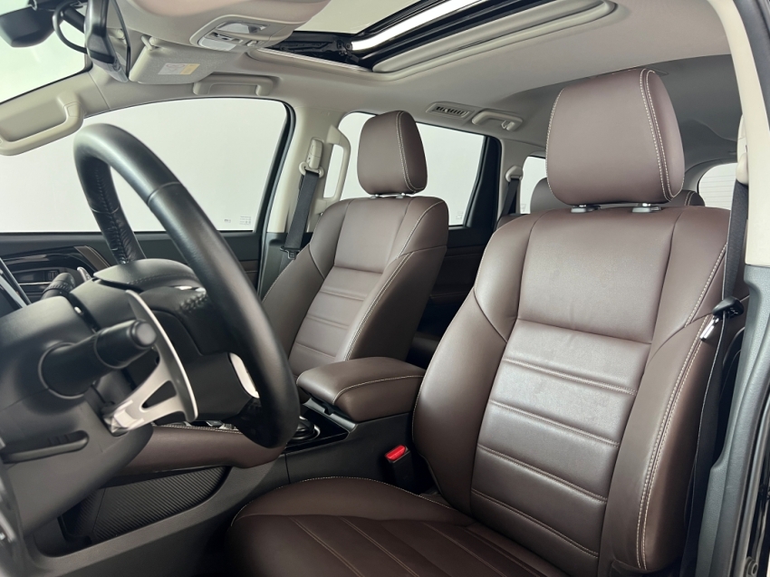 mitsubishi pajero sport legend black 2024
