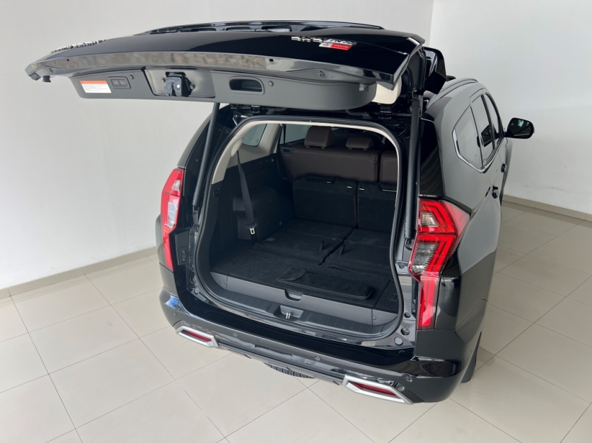 mitsubishi pajero sport legend black 2024