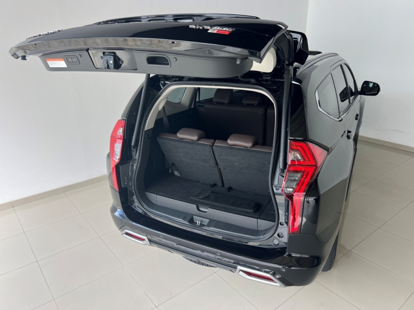 mitsubishi pajero sport legend black 2024