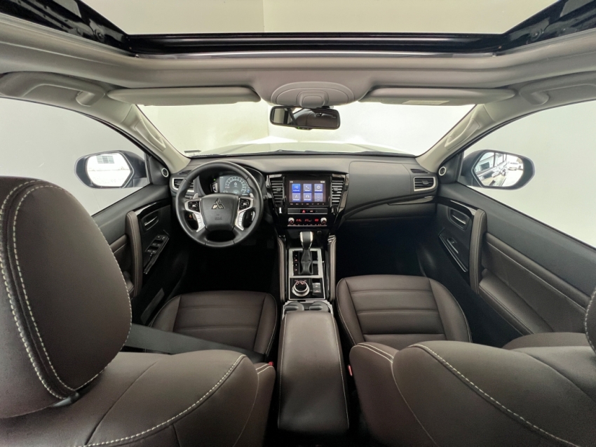 mitsubishi pajero sport legend black 2024