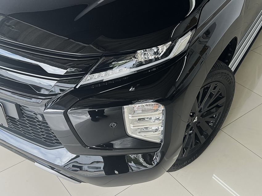 mitsubishi pajero sport legend black 2024